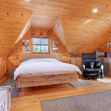 Log With Private Sauna Chalet Podčetrtek